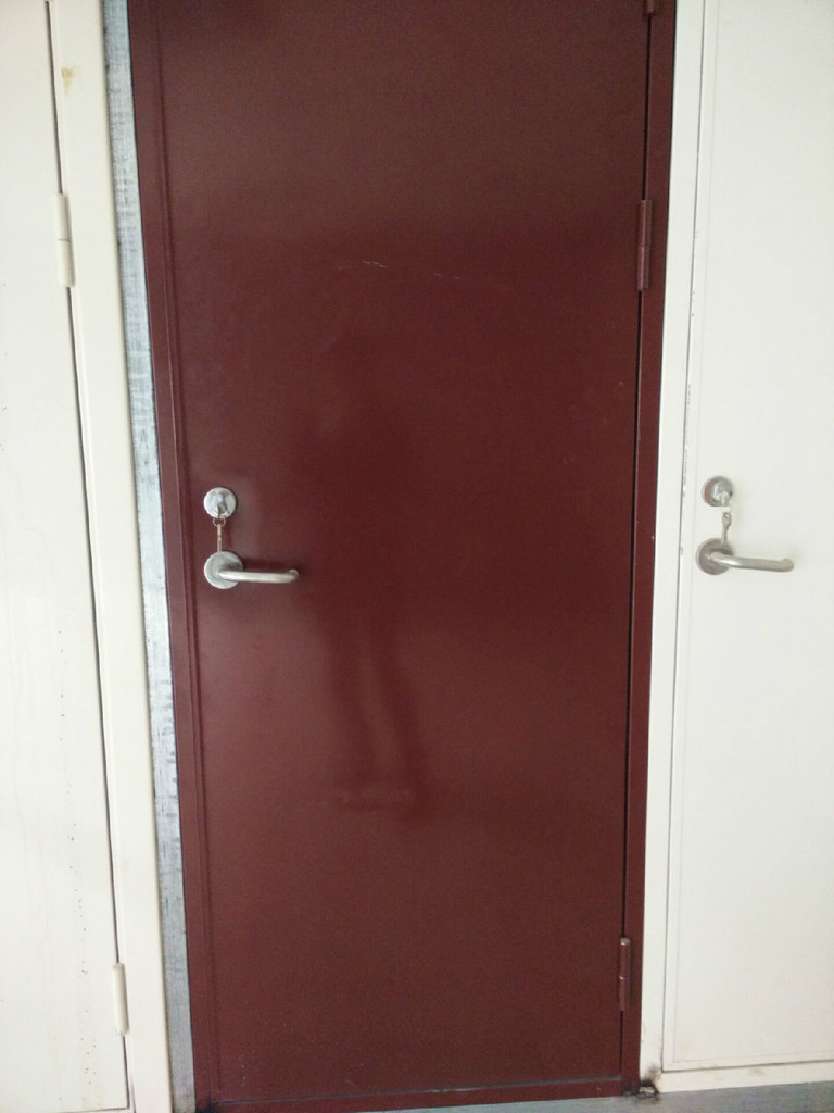 百色消防門選擇指南 鋼質、木質與不銹鋼防火門的特性與應用